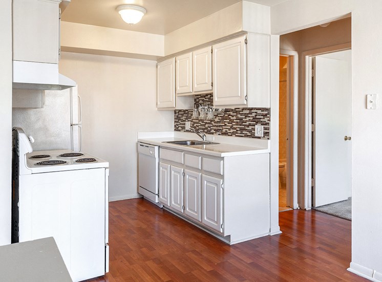 Fully Equipped kitchen at French Quarter - Southfield, MI, Southfield, 48034